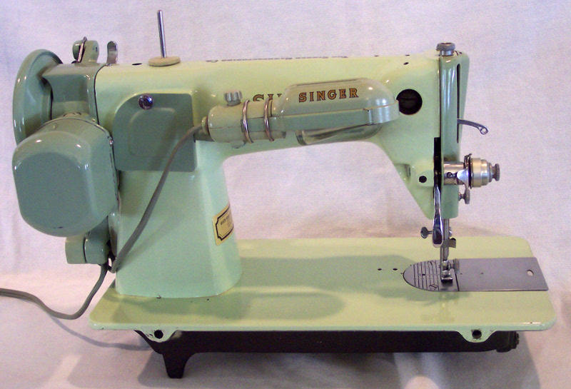 Singer 15-125 Sewing Machine